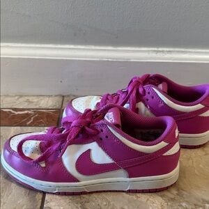 Nike | Dunks Low Fuchsia Sneakers (1Y)